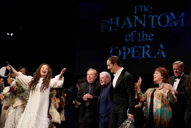 Sarah Brightman, Andrew Lloyd Webber, Cameron Mackintosh in Laird Mackintosh so se v gledališču Majestic še zadnjič poklonili občinstvu. FOTO: Timothy A. Clary/AFP