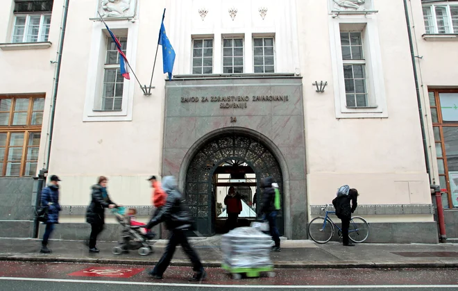 Pripombe se nanašajo tudi na zmanjšanje samostojnosti ZZZS kot izvajalca javne službe, kar bi lahko označili kot »politični prevzem« zdravstvene blagajne. FOTO: Matej Družnik