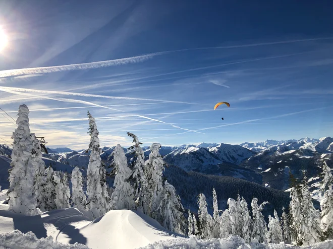 Jadralno padalstvo pozimi FOTO: Turizem Wagrain