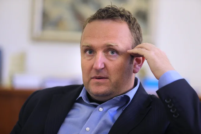 Generalni direktor Slovenskih železnic Dušan Mes vleče poteze kot predsednik Šahovske zveze Slovenije. FOTO: Igor Zaplatil