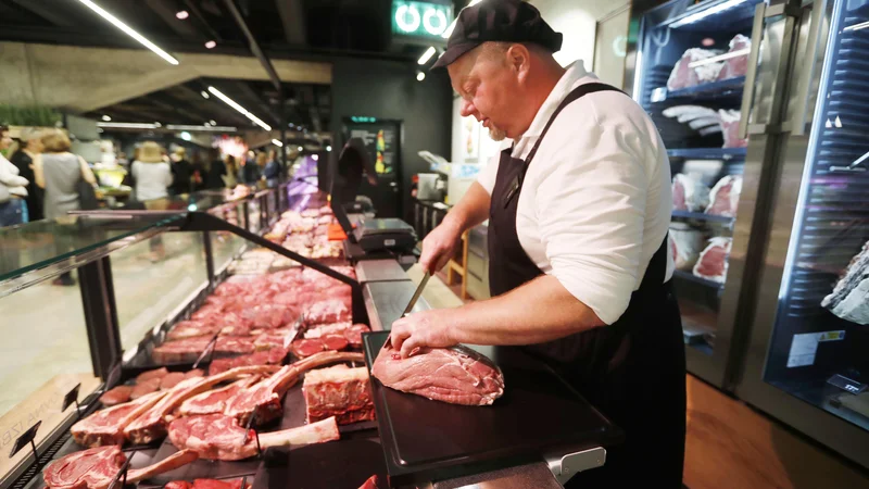 Trgovci trdijo, da so izčrpali rezerve, zato ni možnosti za zniževanje inflacije prek vpliva na njihove prodajne cene. FOTO: Leon Vidic