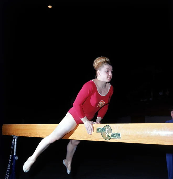 S štirimi zlatimi in dvema srebrnima kolajnama je bila najboljša športnica na olimpijskih igrah v Mehiki, kamor so ji oblasti dovolile odpotovati v zadnjem hipu. FOTO: Don Morley/Reuters