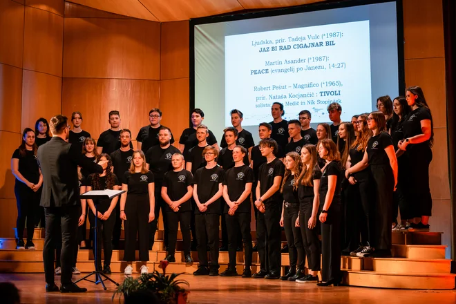 Vstop na vse dogodke je bil prost. Pod okriljem Mestne občine Celje so Mladinski pevski festival organizirali Zavod Celeia Celje, Javni sklad RS za kulturo, Zavod RS za šolstvo in Gimnazija Celje – Center. FOTO: Robi Valenti