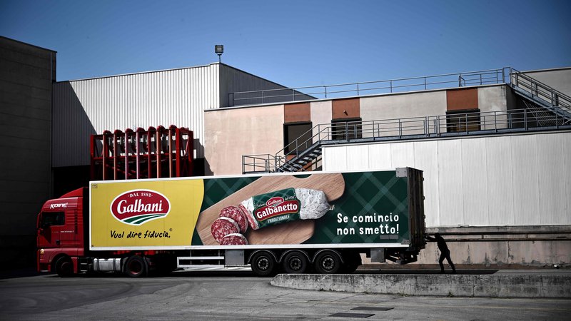 Fotografija: Pogon težkih tovornjakov bo še kar nekaj časa temeljil na dizelskih motorjih. FOTO: Marco Bertorello/AFP