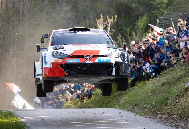 Valižan Elfyn Evans na Hrvaškem leti do zmage. FOTO: AFP