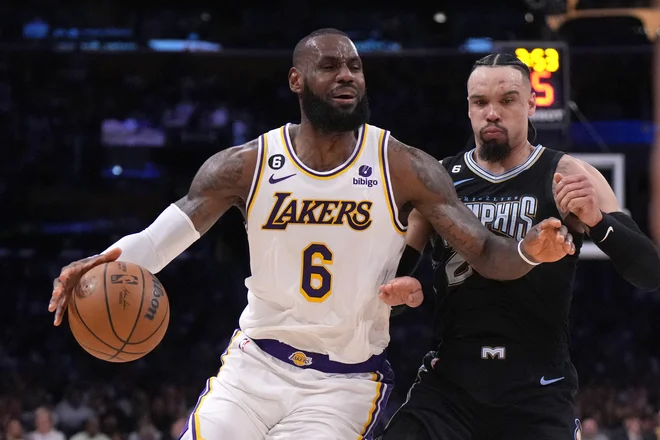 LeBron James se je veselil zmage LA Lakers. FOTO: Kirby Lee/Reuters