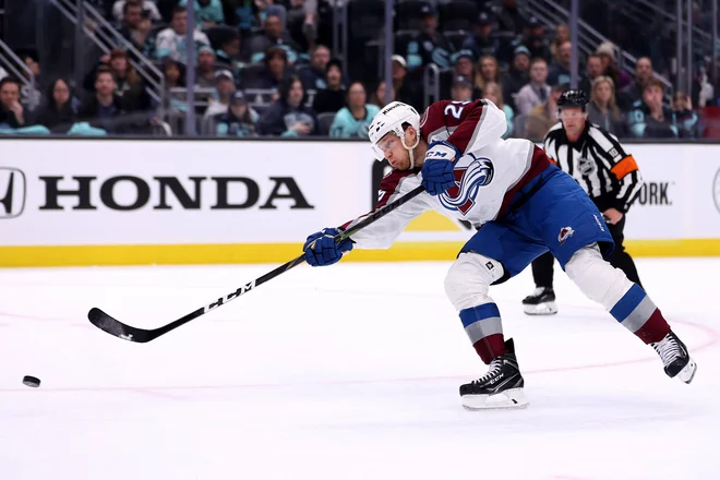 Nathan MacKinnon je takole dosegel gol za Colorado. FOTO: Steph Chambers/AFP