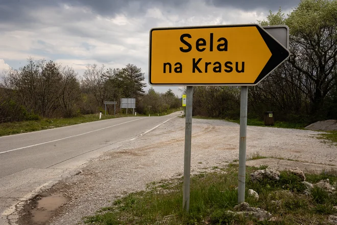 Sela na Krasu danes kažejo povsem drugačno podobo. FOTO: Črt Piksi/Delo