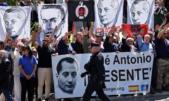 Prekop je spremljala fašistična demonstracija. FOTO: Thomas Coex/AFP