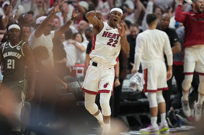 Na Floridi se je izkazal Jimmy Butler, ki je s 56 točkami prikazal osupljivo predstavo in pomagal vročici do preobrata in nove zmage nad Milwaukee Bucks. FOTO: Reuters Con