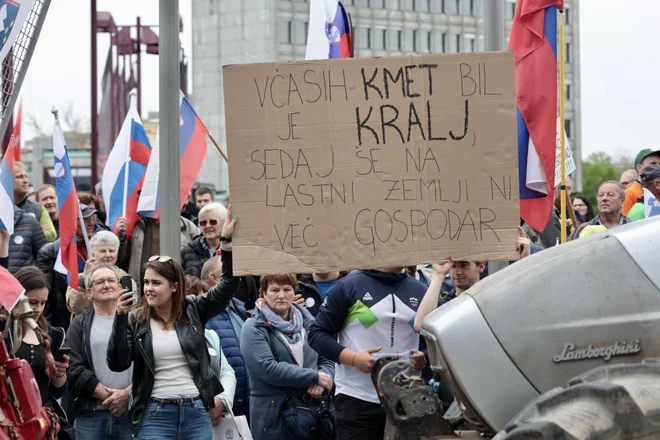 Protest kmetov. FOTO: Črt Piksi/Delo