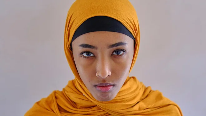 V eni od glavnih vlog v somalijski nadaljevanki Študentka je nastopila nekdanja natakarica Šukri Abdikadir. Foto promocijsko gradivo