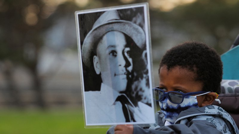 Fotografija: Fotografija Emmetta Tilla, ki je bil zaradi obtožbe belke o »neprimernem vstopu v trgovino« kaznovan z ugrabitvijo, brutalnim mučenjem in smrtjo. FOTO: Reuters