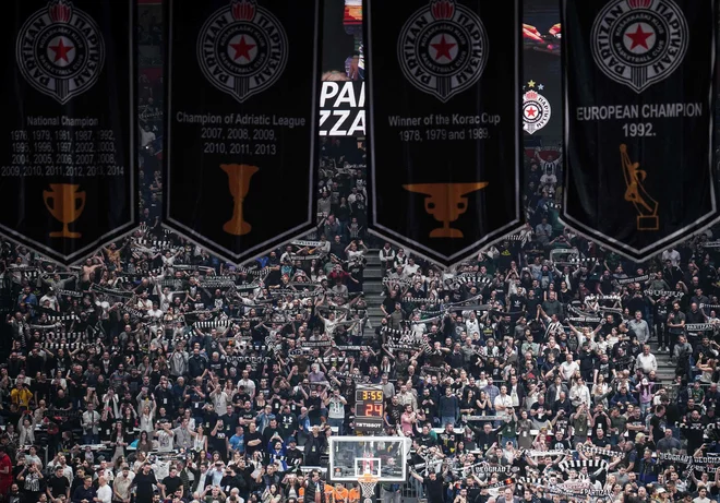 V beograjski areni se obeta peklenski sprejem za Realove košarkarje, ki so sinoči v Madridu prejeli še drugo močno zaušnico. FOTO: Oliver Bunić/AFP