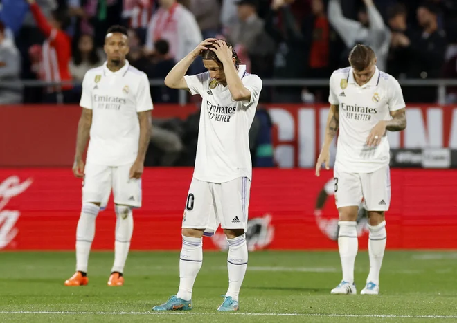 Luka Modrić je bil obupan zaradi poraza proti Gironi in svoje poškodbe. FOTO: Albert Gea/Reuters