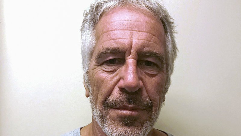 Fotografija: Ameriški finančnik in pedofil Jeffrey Epstein na zaporniški fotografiji. Foto Handout. Reuters