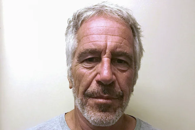 Ameriški finančnik in pedofil Jeffrey Epstein na zaporniški fotografiji. Foto Handout. Reuters