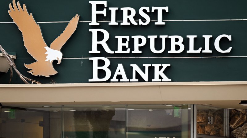 Fotografija: Poslovalnica First Republic Bank v kalifornijski Santa Monici. Foto Patrick T. Fallon/Afp