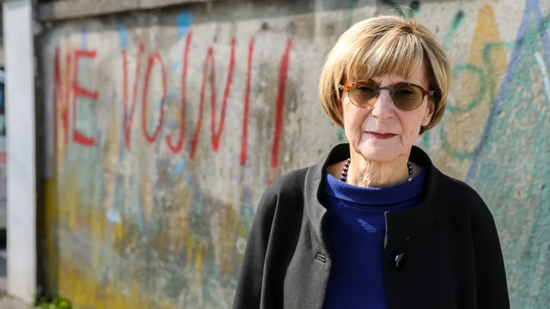 Dr. Metoda Dodič Fikfak: Pri poklicni bolezni je treba »zdraviti« delovno mesto, da ne zbolijo še drugi. Za to smo si prizadevali 30 let, v tem času se je pod preprogo pometlo vsaj 30.000 poklicnih bolezni. FOTO: Črt Piksi