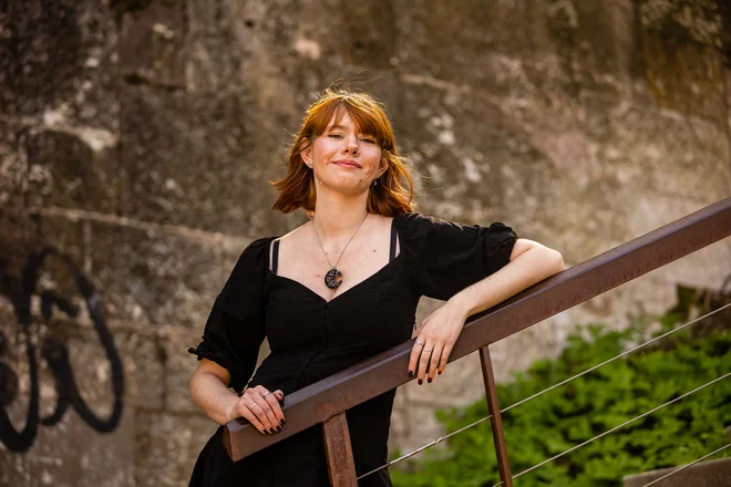 Manca Lipoglavšek je na letošnjem Tednu slovenske drame za besedilo Zamrzovanje prejela nagrado za mladega dramatika. FOTO: Črt Piksi