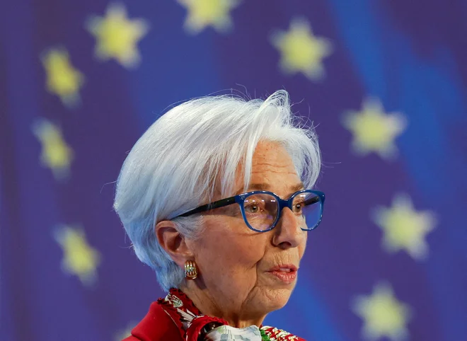 Splošna ocena je, da bo ECB, ki ji predseduje Christine Lagarde, letos verjetno (vsaj) še dvakrat podražila denar in zvišala obresti, preden naj bi jih prihodnje leto začela zniževati. Foto Heiko Becker/Reuters