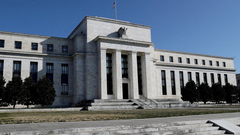 Fotografija: Stavba centralne banke Federal Reserve v ameriški prestolnici Washington. Foto Leah Millis/Reuters