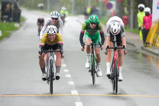 Gal Glivar v šprintu zadnje etape. Foto: Adria Mobil