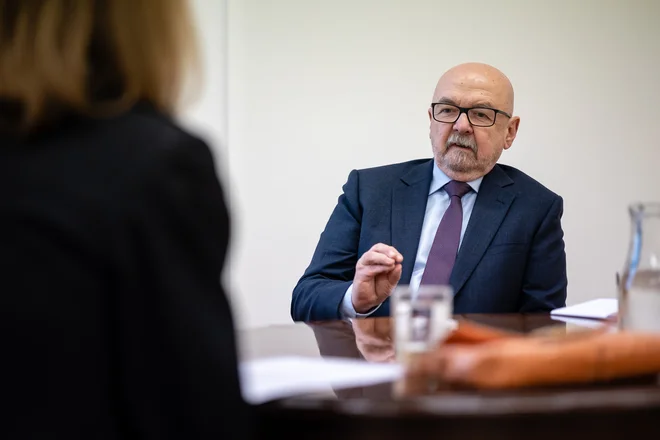 Avtoritarne populiste njegove ideje navdušujejo. Med redkimi poslušalci profesorja Legutka v Ljubljani  je bil Janez Janša.

FOTO: Črt Piksi/Delo