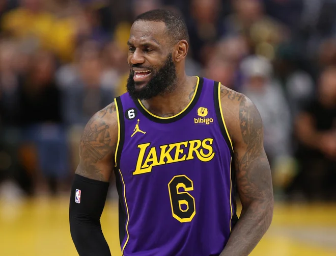LeBron James je bil odličen, a ni imel dovolj pomoči soigralcev. Foto: AFP