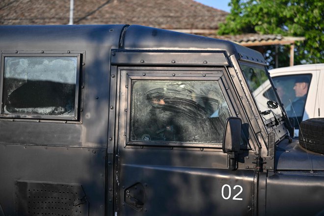 Napadalca so iskale vse specialne enote srbskega notranjega ministrstva s pomočjo helikopterjev, dronov in policijskih psov. FOTO: Andrej Isakovic/AFP