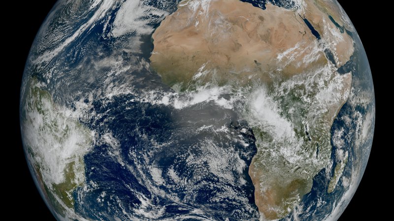Fotografija: Evropo in Afriko je satelit slikal iz višine 36.000 kilometrov nad površjem. FOTO: EUMETSAT/ESA