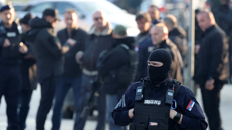 Več represije, več policije v šolah in okoli njih, je pričakovan odgovor srbske oblasti na dva tragična napada, ki sta Srbijo šokirala v dveh zaporednih dneh. Foto Antonio Bronic/Reuters