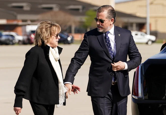 Prvi sin Hunter Biden s teto Valerie Biden Owens. Foto Kevin Lamarque/Reuters