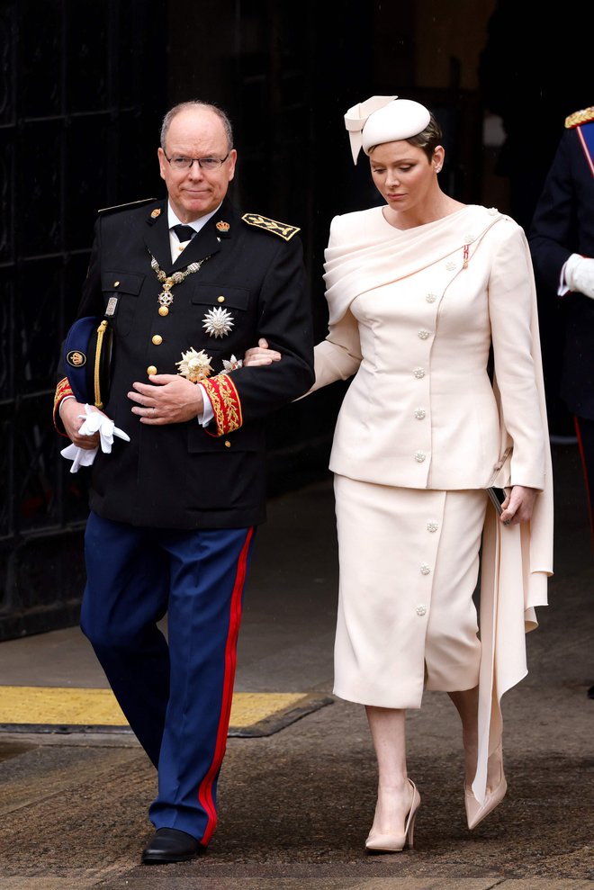 Kronanja so se udeležili tudi člani drugih evropskih kraljevih družin: princ Albert in princesa Charlene monaška. FOTO: Odd Andersen/AFP

 