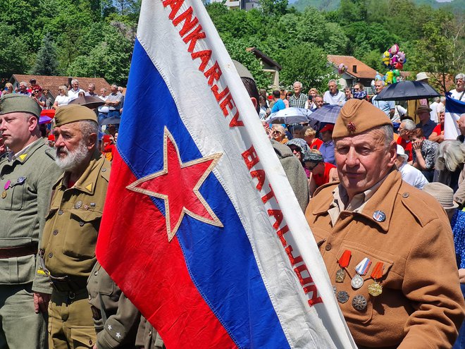 Na proslavi tudi v partizanskih uniformah. FOTO: Bojan Rajšek/Delo