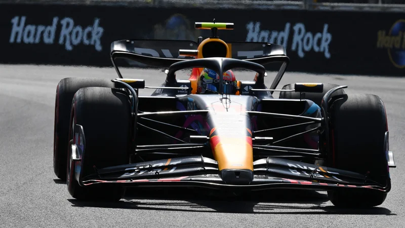 Sergio Perez je imel v Miamiju v kvalifikacijah nos (dirkalnika) pred vsemi. FOTO: Angela Weiss/AFP