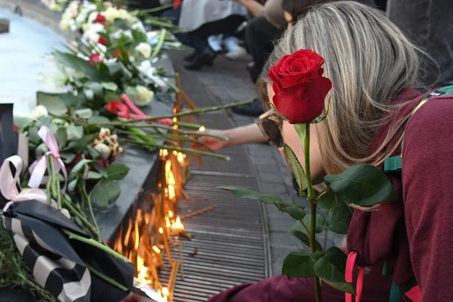 Srbija žaluje za žrtvami strelskih pohodov. FOTO: Savo Prelevic/AFP