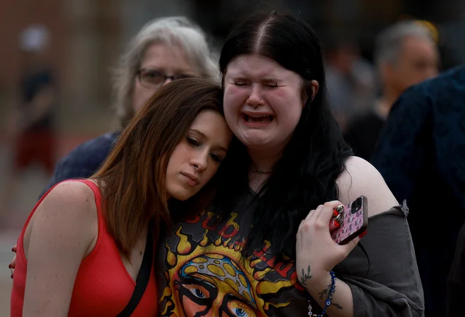 Policija v Teksasu je medtem identificirala napadalca, ki je v soboto s polavtomatsko puško streljal na ljudi pred nakupovalnim središčem v Dallasu in jih osem ubil. FOTO: Joe Raedle Getty Images/AFP