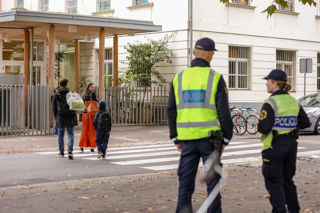 Policisti bodo nekaj časa bolj prisotni v bližini šol. FOTO: Črt Piksi