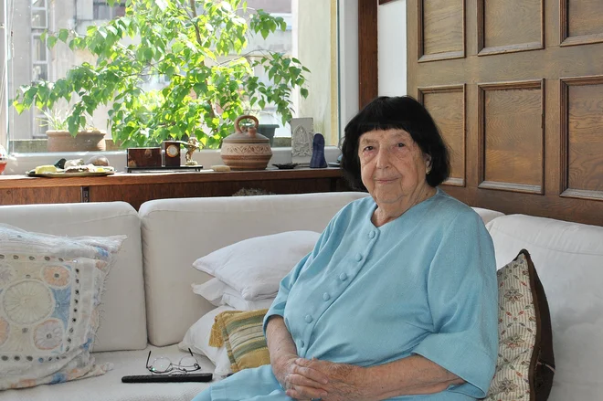 »Ko bo šlo zares, ne vem prav dobro, kdo bi mi lahko pomagal, in tudi ne želim dolgo koga obremenjevati,« pravi Anica Mikuš Kos. FOTO: Tomaž Gerdina