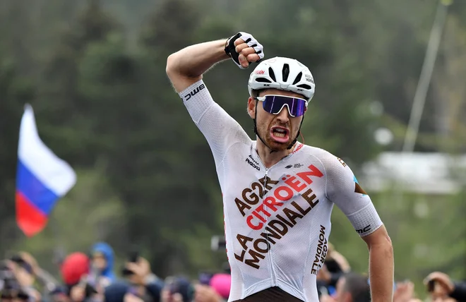 Aurelien Paret-Peintre (AG2R Citroen) je veliki zmagovalec zelo težke 4. etape Gira. FOTO: Jennifer Lorenzini Reuters