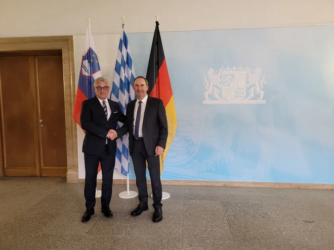 Matjaž Han in bavarski podpredsednik deželne vlade Hubert Aiwanger. FOTO: MGTŠ