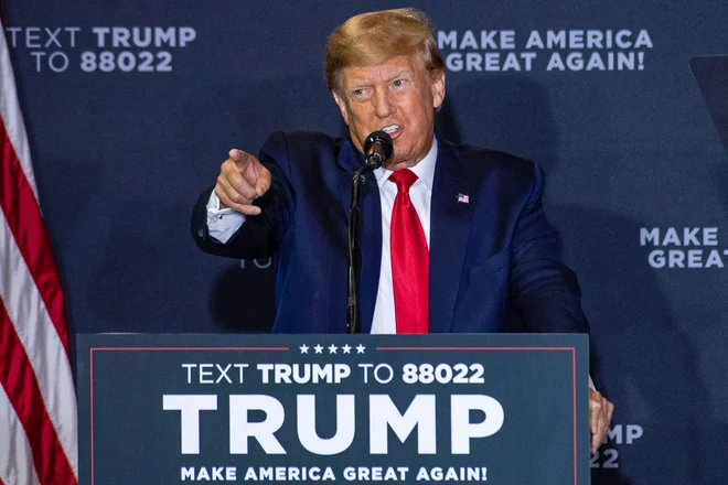 Trump je vztrajal, da so bile volitve leta 2020 prirejene v Bidnovo korist, čeprav so državni in zvezni volilni uradniki, sodelavci njegove kampanje in Bele hiše ter več deset sodišč, vključno z republikanskimi sodniki, zagotovili, da ni nobenih dokazov, ki bi podprli takšne trditve. FOTO: Joseph Prezioso/AFP