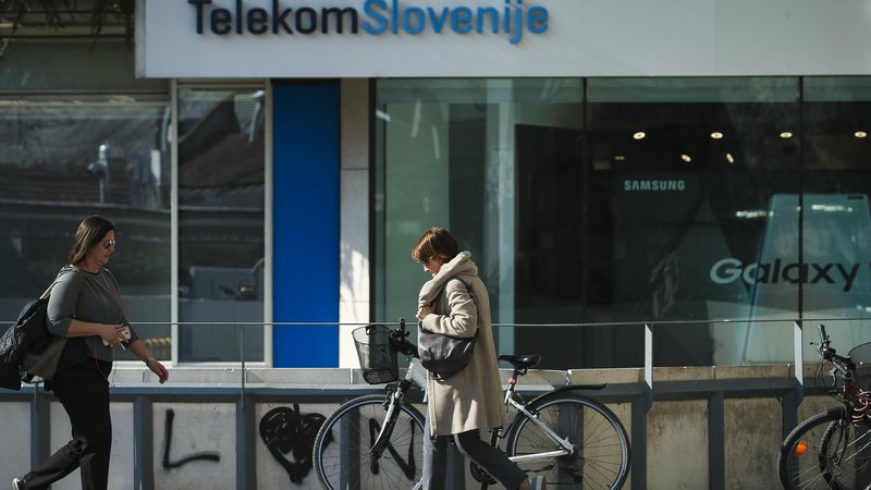 Fotografija: Telekomu Slovenije je letos vsaj v Sloveniji uspelo zadržati število naročnikov. FOTO: Jože Suhadolnik/Delo