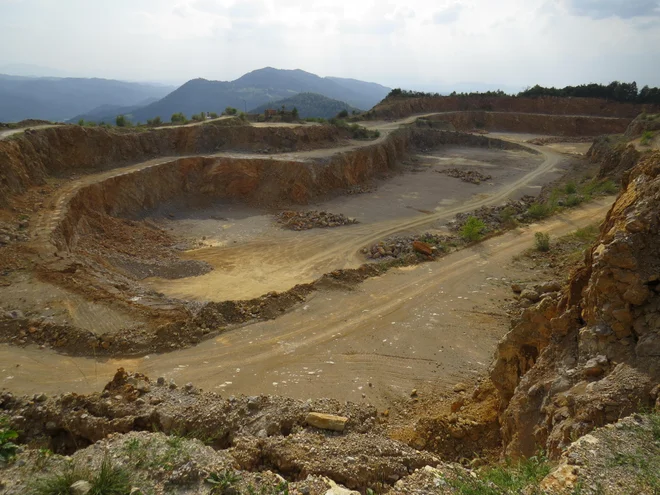 Letos in prihodnje leto se številnim nosilcem rudarskih pravic iztečejo koncesijske pogodbe za gospodarsko izkoriščanje mineralnih surovin. FOTO: Bojan Rajšek/Delo