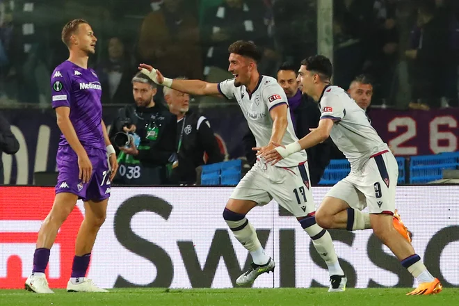 Napadalec Bsla Zeki Amdouni (desno) je na štadionu Artemio-Franchi v Firencah v sodnikovem dodatku utišal domače navijače. FOTO: Massimo Benvenuti/AFP