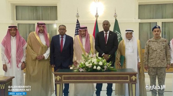 Sporazum, imenovan deklaracija o zavezi za zaščito civilnega prebivalstva Sudana, je bil sklenjen s pomočjo diplomatov iz ZDA in Savdske Arabije na pogovorih v savdski Džedi. FOTO: Al Ekhbariya/Reuters