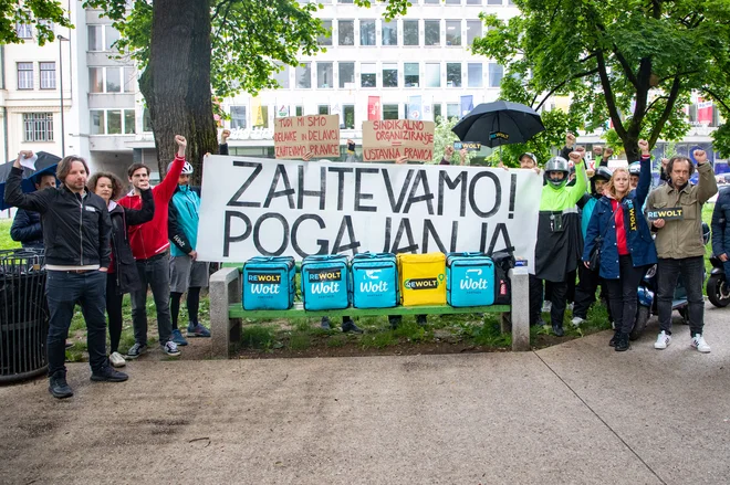 Wolt in Glovo v svojih odgovorih celo lažejo in zavajajo, saj se pretvarjajo, da ni pravne podlage za organiziranje dostavljavcev in začetek kolektivnih pogajanj. FOTO: Voranc Vogel/Delo