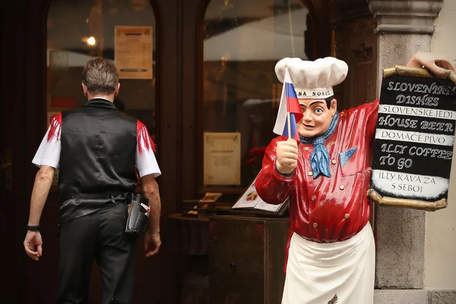 Na slovenskem trgu dela so natakarji in kuharji med najbolj iskanimi poklicnimi profili. FOTO: Jure Eržen