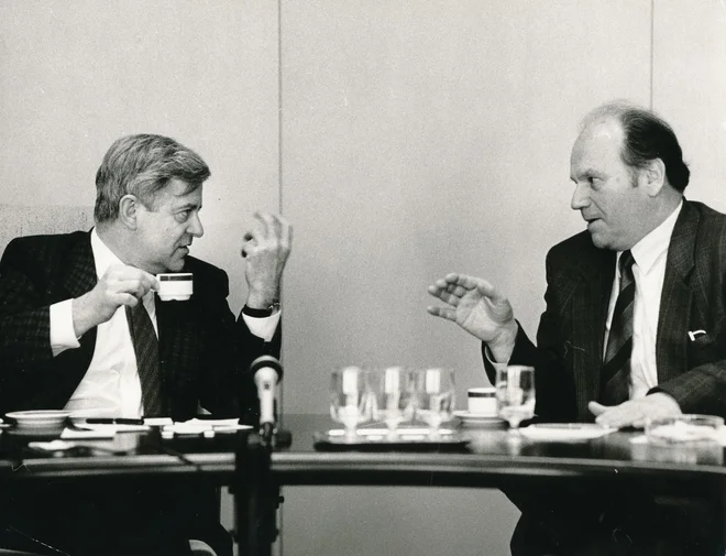 Milan Kučan in Jože Pučnik 1990 v vročem pogovoru o prihodnosti slovenske države. FOTO: Srdjan Živulović